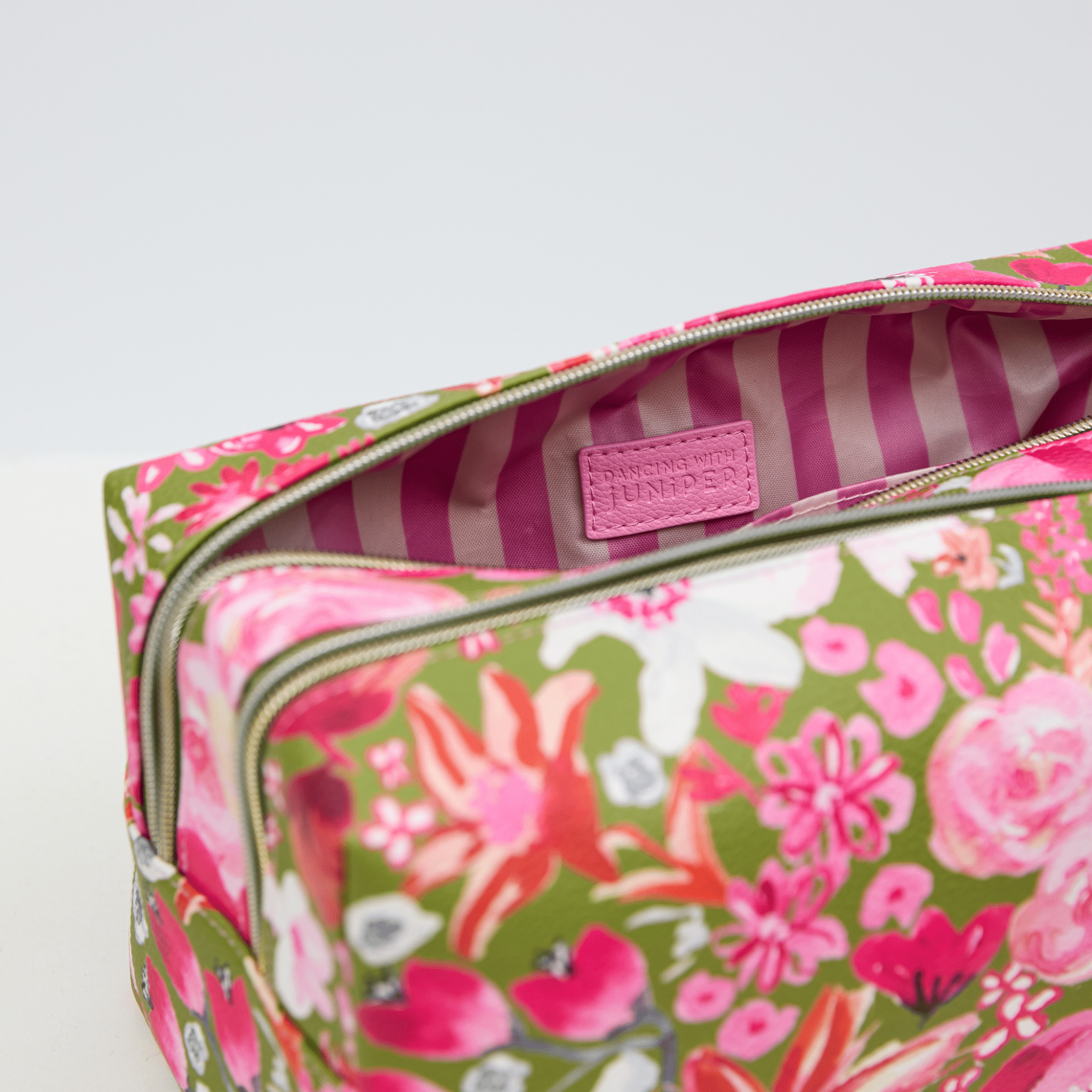 Sunburnt Flora Toiletry bag - Dancing with juniper